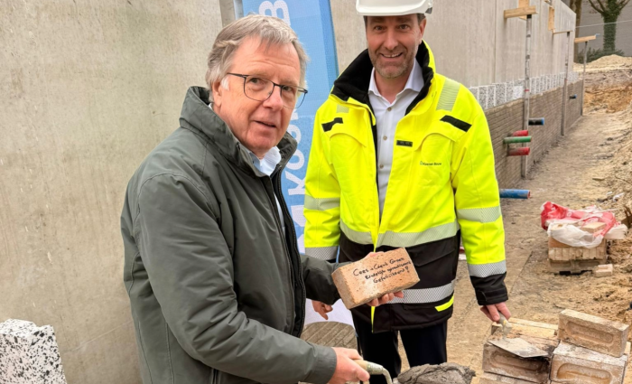 De legging van de eerste persoonlijke steen bij De Angerloo.
