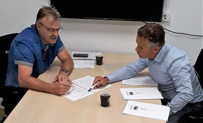 180909 Borgerhof ondertekening formele overdracht.jpg